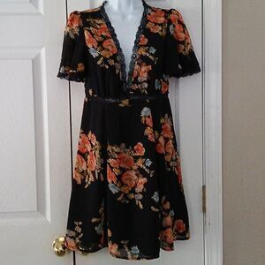 Forever 21 Contemporary black and floral flirty party semi formal  dress Sz S